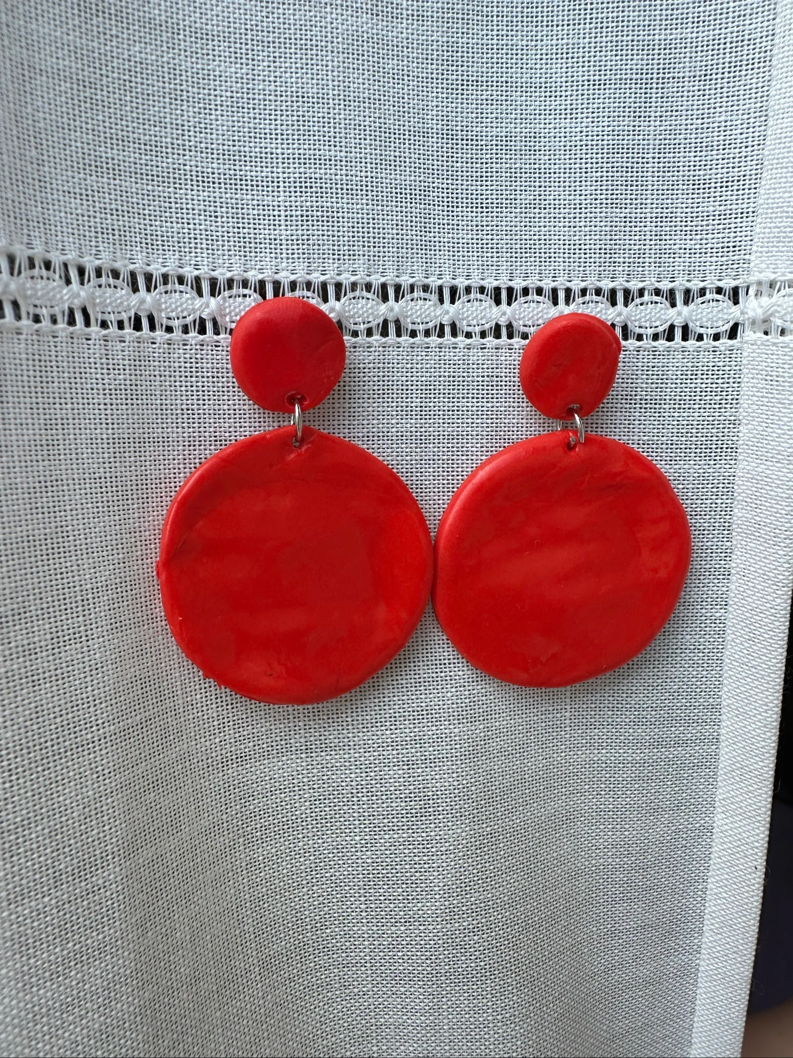 Pendientes artesanales rojos